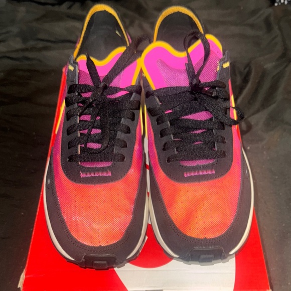 Nike Waffle One Fuchsia and Gold colorway Men’s size 10.5 - Picture 1 of 8
